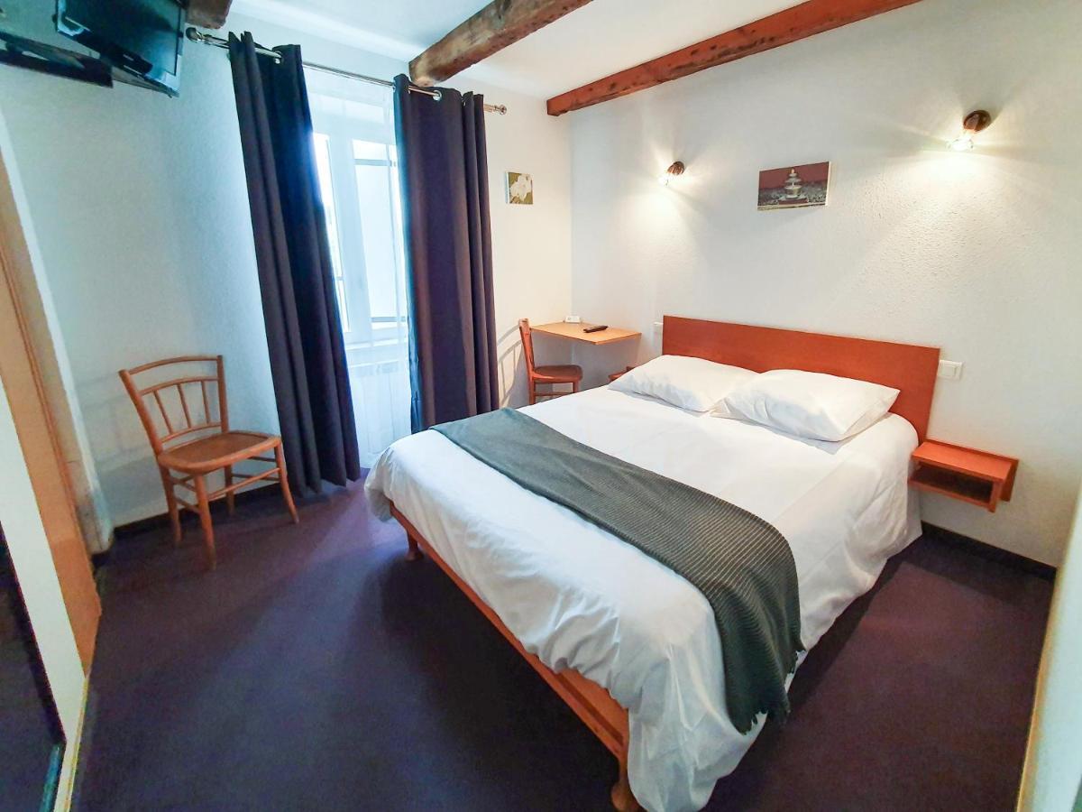 Hotel Les Tilleuls De Pareloup A Salles-Curan Екстериор снимка
