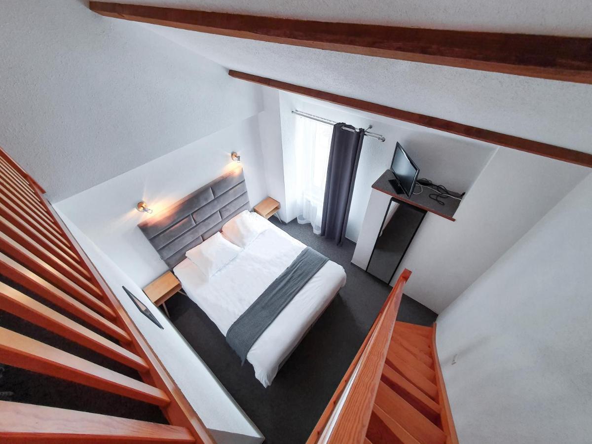Hotel Les Tilleuls De Pareloup A Salles-Curan Екстериор снимка