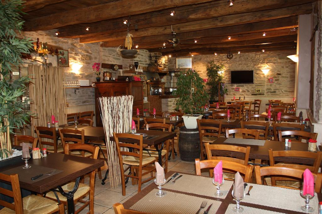 Hotel Les Tilleuls De Pareloup A Salles-Curan Екстериор снимка